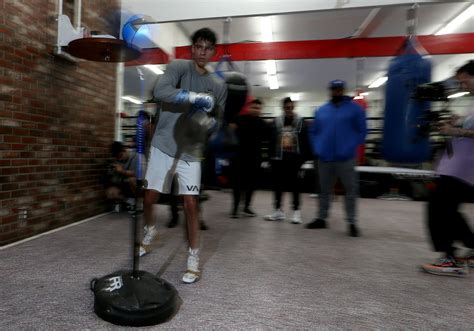 bokeP MuluS cantiIk lakukan spin cepat gym ryan garcia dan bazaar komunitas image 1