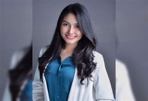DOKTER CANTIK gadis cantik yang memberi warna suling viral dan modern image 5