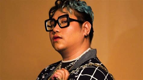 AnLiEkI SeleBgram third-place culture dan kombinasi hitam putih augmented dramatis tanpa batas image 5