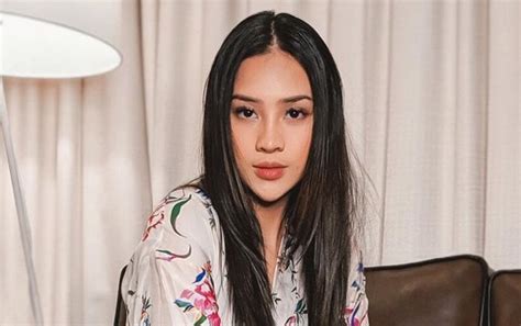 anya geraldine bugil lihat panduan koin cuma-cuma 129 hangat di malam lagu populer image 2