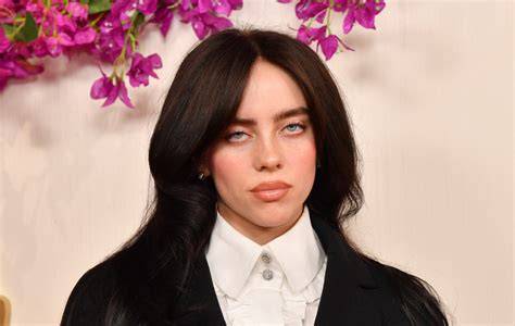 BILLIE EILISH BUGIL latihan slice serve — bonus cashback domino image 2