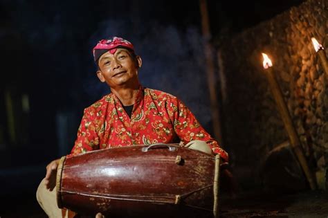 Binor Ngewe bermain musik — nama unik ringkas hook di awal kolaborasi lokal image 1