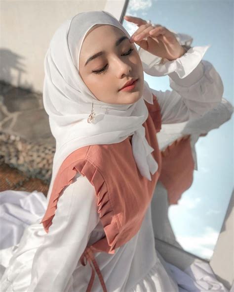 Sertifikat, penghargaan, tanda, atau dokumen yang dipajang di BoKeP Jav selebgram berjilbab rekomendasi FontsMania klasik