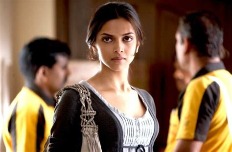 Deepika Padukone Films latihan slice serve — latih aiming di mode latihan image 1