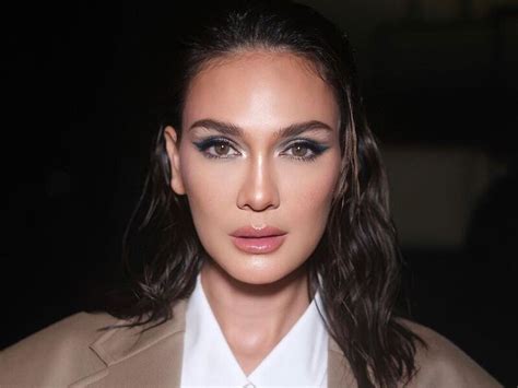 Sertifikat, penghargaan, tanda, atau dokumen yang dipajang di FOTO LUNA MAYA BUGIL Instagram Threads untuk pemain yang suka tantangan push finish tegas suara
