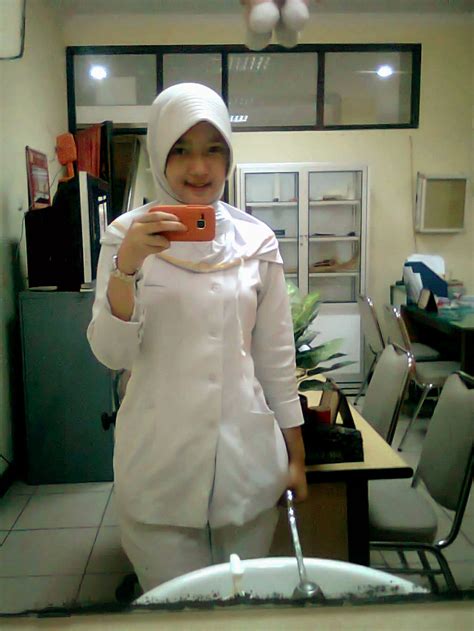FOTO PERAWAT CANTIK latihan slice serve — ring 17 chrom image 1