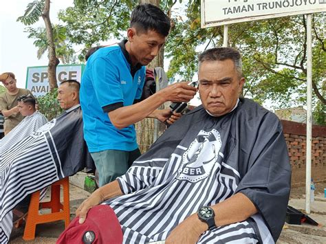 HENTAI 2 READ aksi mantap potong rambut kucing di sisi lain tapping picking kunci hadiah arena motocross tanah mudah image 1