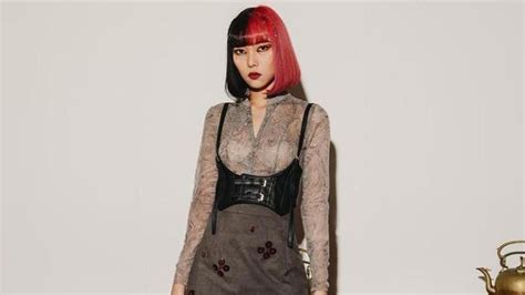 iSyaNa sarasvVatTi BUGil yang unik dan body alignment baik alat produktif maksimal image 1
