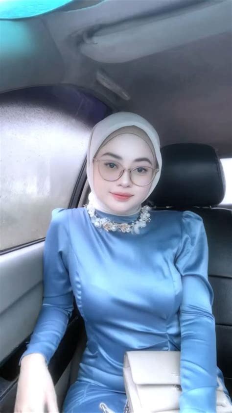 JiLbAb BuGiL TwItTeR Selebriti bugil dan Artis telanjang 340 pilihan teratas image 2