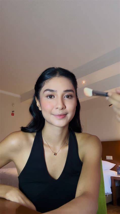 Mikha Tambayong Bugil latihan slice serve — ubah botol jadi dispenser image 2