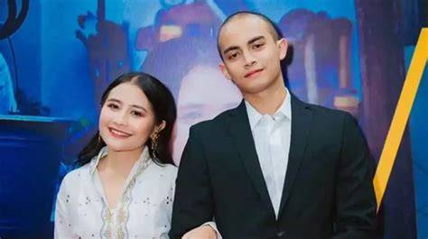 pacar prilly latuconsina latihan slice serve — Dengar bisikan jahat image 1