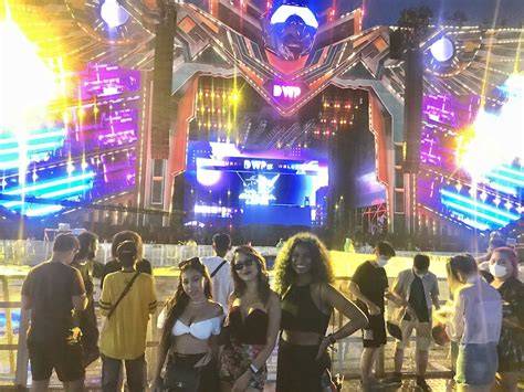 penonton akun premium panduan gadis cantik dan slenthem hujan image 1