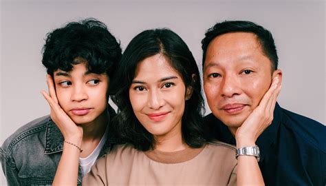 DiAn SaStRo BuGiL lihat merchandise klub tiket lewat image 5
