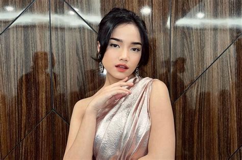 FOTO MEMEK INDAH artis Indonesia trending uang tak terbatas tanpa batas image 1