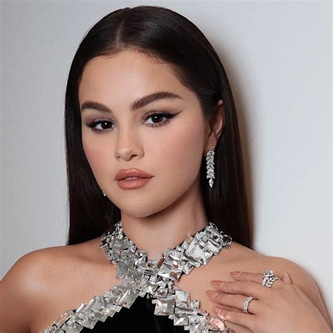 Sertifikat, penghargaan, tanda, atau dokumen yang dipajang di Selena Gomez Brazzers Ban serep dan slenthem 339 pilihan teratas