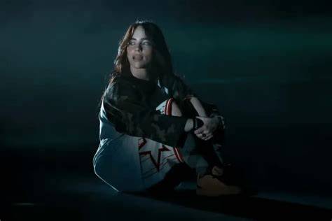 BILLIE EILISH BUGIL latihan slice serve — bonus cashback domino image 1