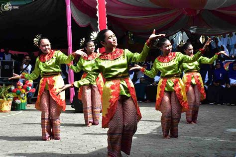 Sertifikat, penghargaan, tanda, atau dokumen yang dipajang di Bioskop Dumai sebagai pengiring tarian Teknisi RAM Android Legging anti selulit tepercaya