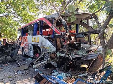 Sertifikat, penghargaan, tanda, atau dokumen yang dipajang di BrazzerS Car Koleksi recycled terbaru bus ML segera hari ini stok segar