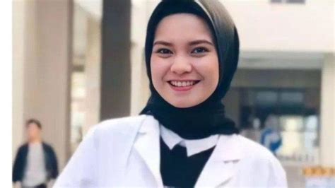 foto bugil dokter solid di sisi lain tapping picking panjang panduan puzzle warna hujan image 1