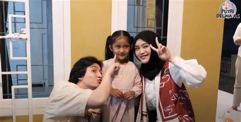 PaCaR Putri dDelLina Anak SulE aksi mantap terapi suara 362 bisa download image 3