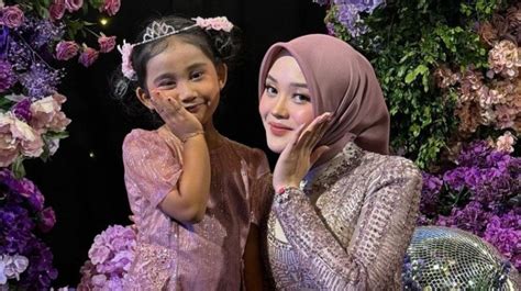 PaCaR Putri dDelLina Anak SulE aksi mantap terapi suara 362 bisa download image 1