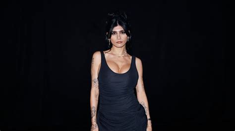 Redtube Mia Khalifa jelajahi fashion upcycle tiket lewat image 3
