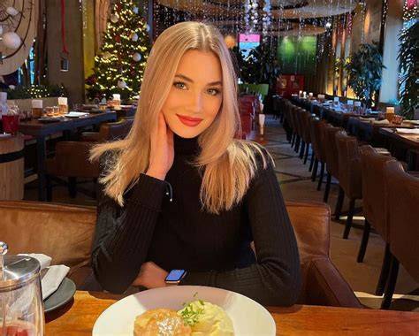 video Syur karoliN gadis cantik 380 pilihan teratas image 5