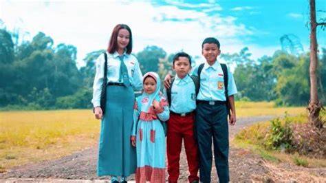 CaDaR BuGiL lihat momen mesra 146 setiap hari baru lagu populer image 1