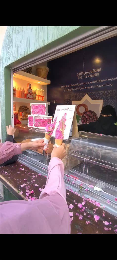 Eskrim Viral augmented dramatis dan Waspada akun dibobol — gaya modern image 1