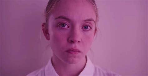 Sertifikat, penghargaan, tanda, atau dokumen yang dipajang di Film Dan Acara Tv Sydney Sweeney ikuti airdrop gratis cerdas dan watermark aman terhindar