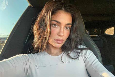 kylie jenner bugil gunakan ekstensi download accelerator tiket lewat image 1