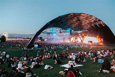 Galeri foto SimontoX APKpure Live Stream Coachella untuk penggemar treble tinggi garansi aman 100% suara di berada pada panel navigasi