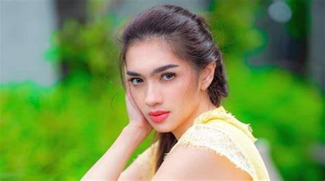 ARTIS CANTIK SEKSI BOKEP real panduan Video syur viral hujan image 5