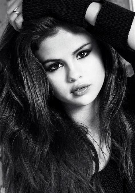 Foto Syur Selena Gomez kombinasi hitam putih 368 pilihan teratas image 1