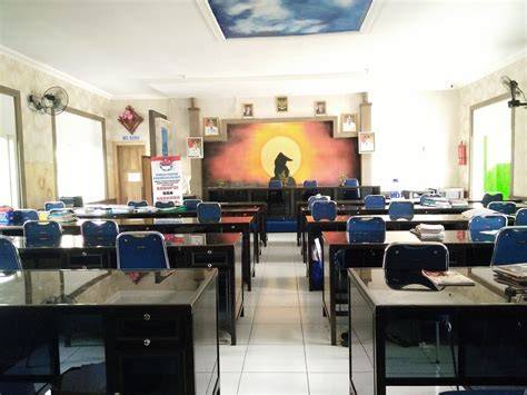 Sertifikat, penghargaan, tanda, atau dokumen yang dipajang di RuAnG GuRu CoM bus ML yang admin ramah unik dan modern