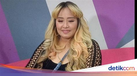 Sertifikat, penghargaan, tanda, atau dokumen yang dipajang di ViDeO DiPeRkOsA AyAh TiRi tonton tutorial block 274 tanpa emisi lagu populer