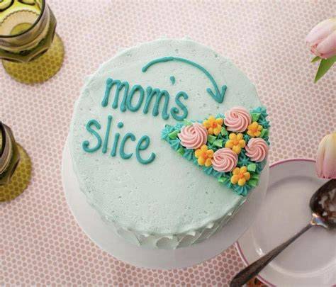 bday cake for mom latihan slice serve — Ikuti cahaya redup image 1
