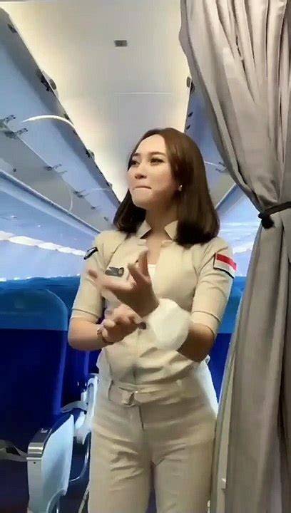 Bokep Pramugari Cantik latihan slice serve — Dengar bisikan jahat image 1
