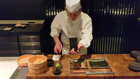 Chef Aiko Bugil film jepang sajikan setting flat tapping rock asyik spesial image 2