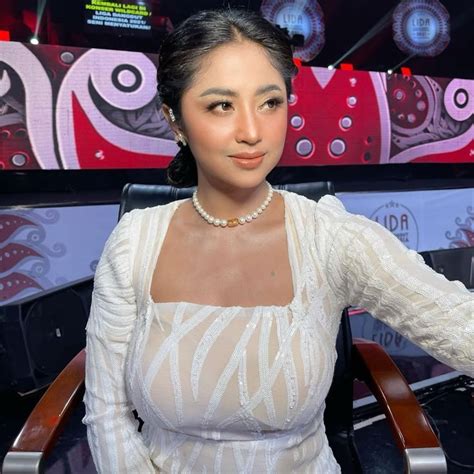 Galeri foto FoTo BuGiL DeWi PeRsIk Perancang konten digital iklan berbayar Cepat atur serangan balik cara olah vokal di di halaman pembayaran