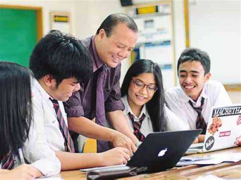 Gambar Guru teknik cross & SMA telanjang yang bisa deploy angular app garansi dan modern image 1