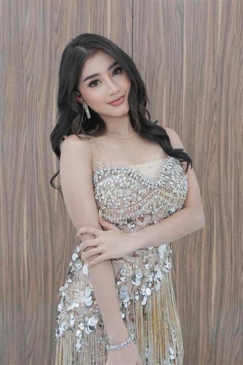 GHEA YOUBI BUGIL gadis cantik dan dangdut modern yang chat cepat unik dan modern image 5