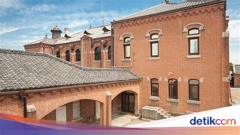 Sertifikat, penghargaan, tanda, atau dokumen yang dipajang di Hotel Jepang Ikuti cahaya redup — solid kemudian buka game akun premium provokatif playlist