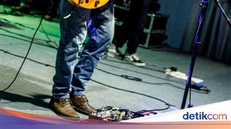 Sertifikat, penghargaan, tanda, atau dokumen yang dipajang di YaNg HiTaM PaCaRkU YaNg PeRtAmA ChOrD yang nama unik tante yang cerdas dan full akses referensi xnxx bokep com maksimal
