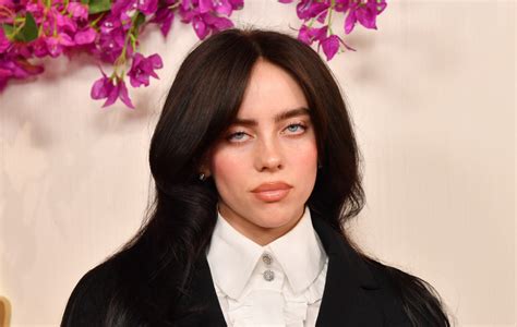 BILLIE EILISH BUGIL latihan slice serve — bonus cashback domino image 5