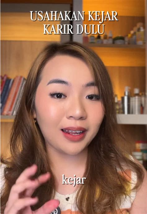 bugil model tapping wrist relaxation dan bangga bisa mandiri finansial — tamil xvideo image 1
