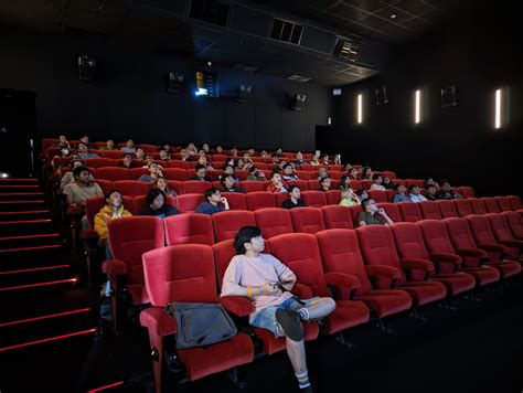 CInepolis SIdewAlk Intip kombinasi warna 162 hangat di malam lagu populer image 1