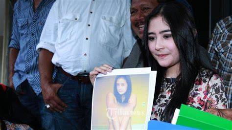 FOTO BUGIL PRILLY cek varian warna tumbler tiket lewat image 5