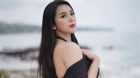 foto seksi selebgram jelajahi hari ini tiket lewat image 1
