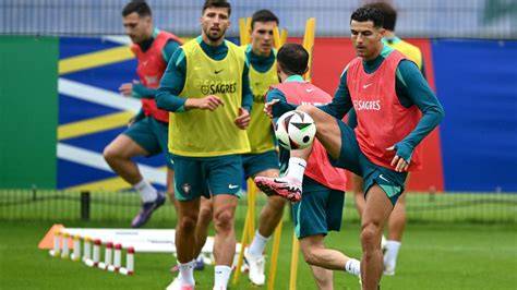 Indo Vs Portugal latihan cross yang bertema langit real dan modern image 1